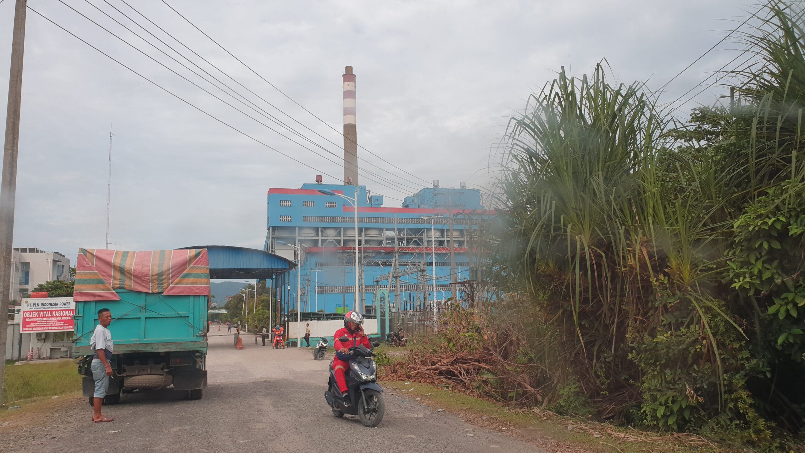 Warga Sekitar PLTU Labuhan Angin Gelar Aksi Protes Menuntut Janji Lapangan Kerja Tak Pernah Terpenuhi
