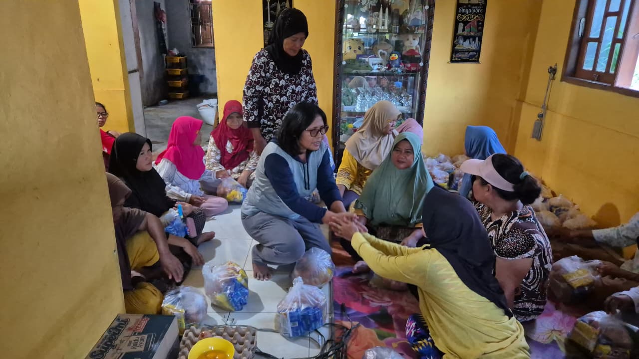 YSL Salurkan Bantuan Sembako untuk Warga Pangkalan Susu yang Terdampak Banjir ditengah Harga Pangan yang Melonjak Tajam